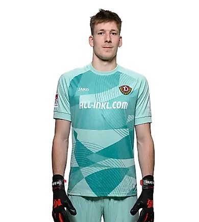Porträt von Torhüter Elias Bethke von Dynamo Dresden.