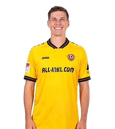 Porträt von Verteidiger Alexander Rossipal von Dynamo Dresden.
