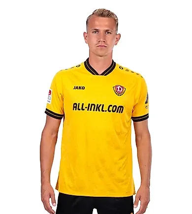 Porträt von Verteidiger Lukas Boeder von Dynamo Dresden.