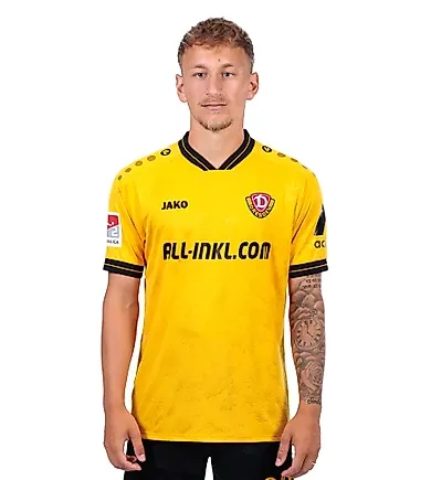 Porträt von Verteidiger Sascha Risch von Dynamo Dresden.