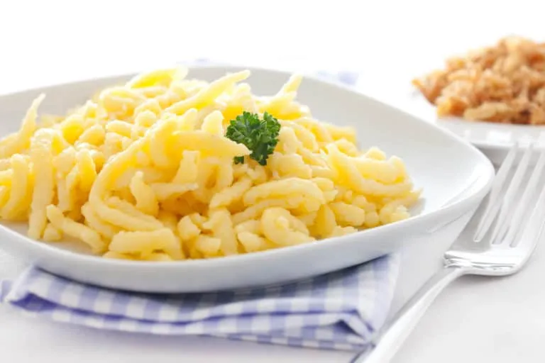 Rezept für beste authentische traditionelle deutsche Spätzle
