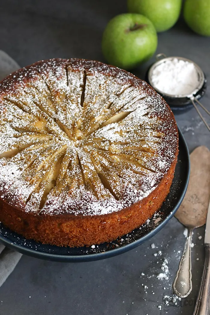 Rohmasse des Low-Carb Apfelkuchens in einer Schüssel