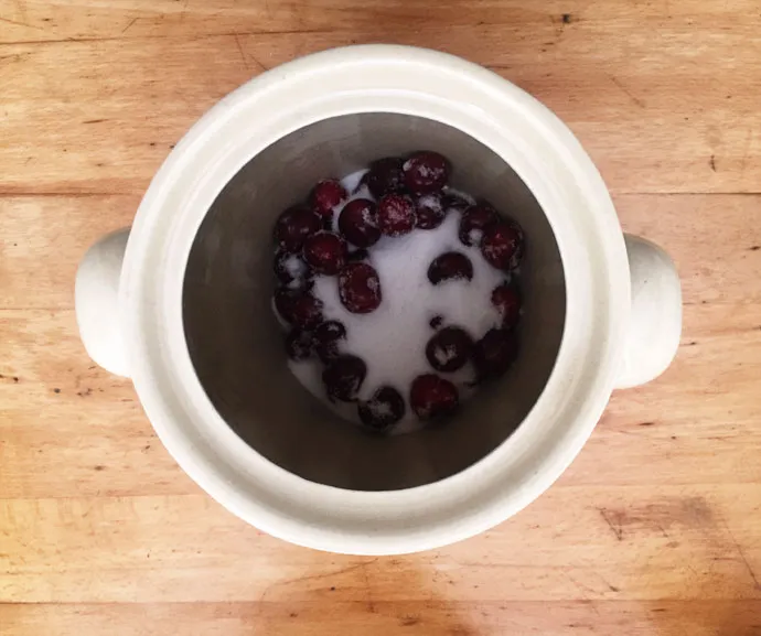 Rumtopf mit Früchten