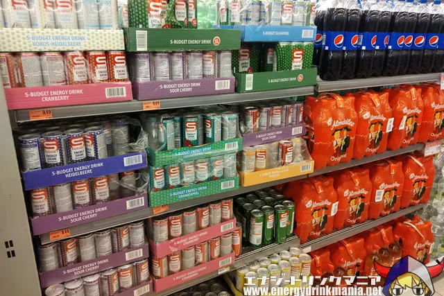 S BUDGET Energy Drink Dosen nebeneinander