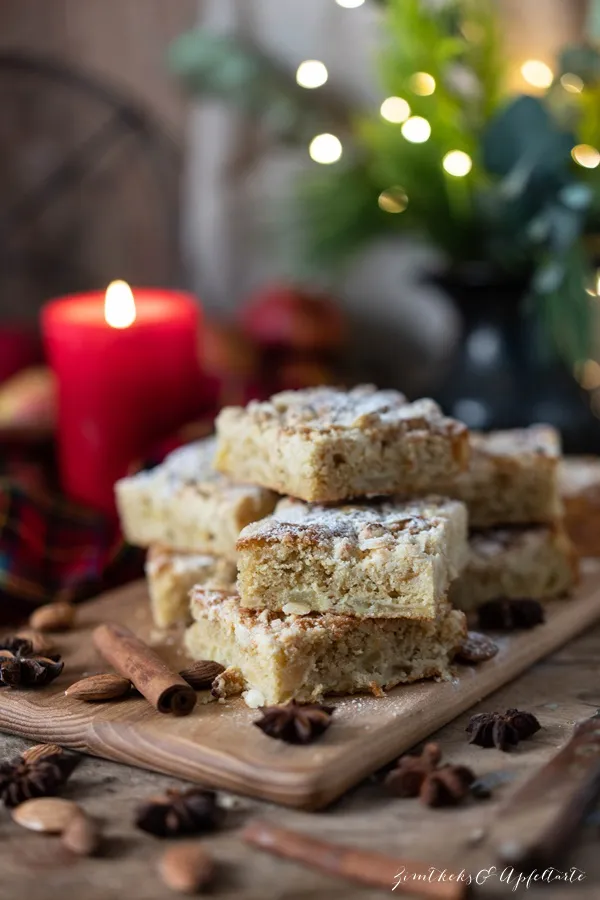Saftiger Bratapfelkuchen mit Marzipanstreuseln
