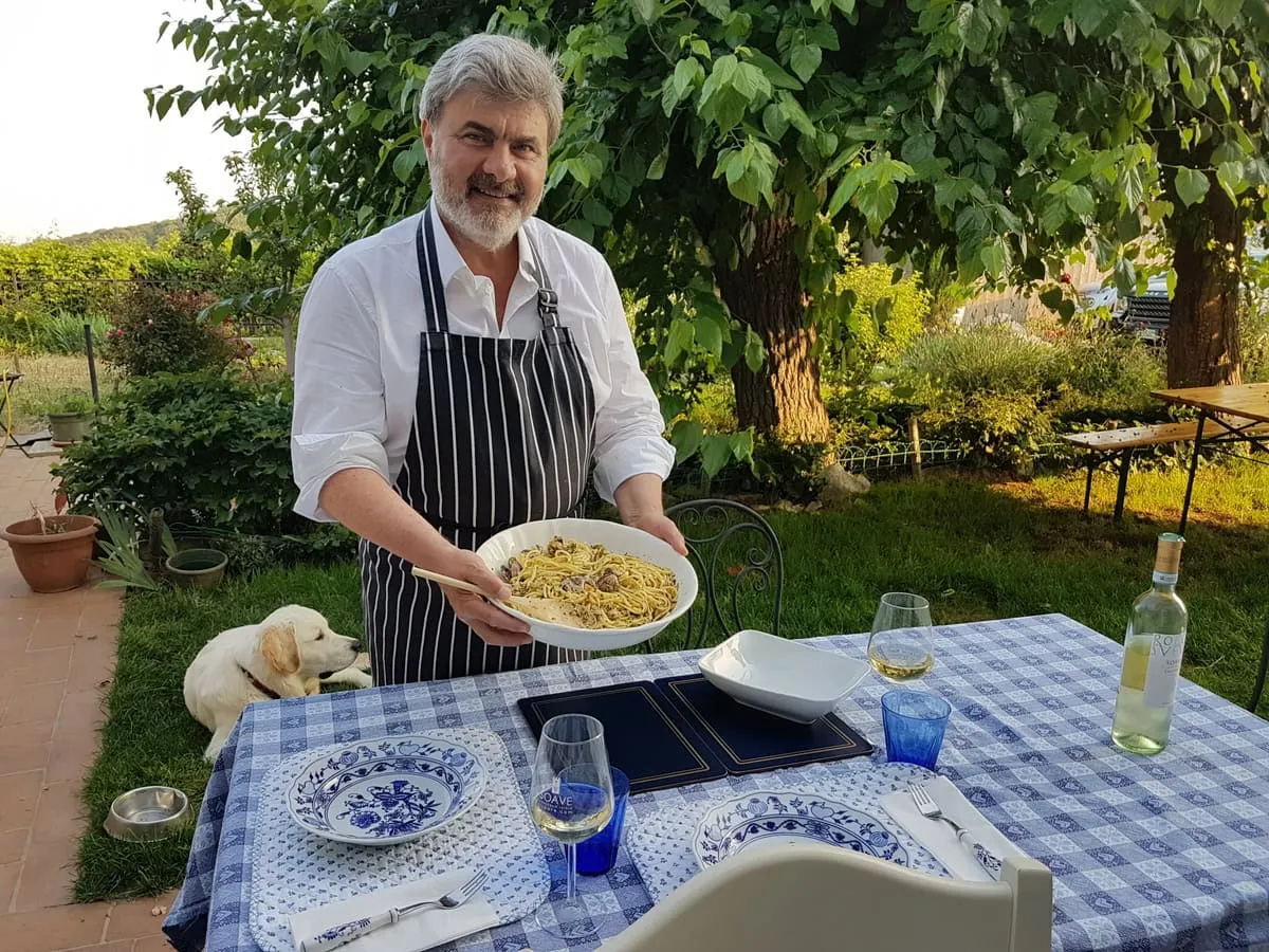 Salvatore serviert seine Linguine Vongole