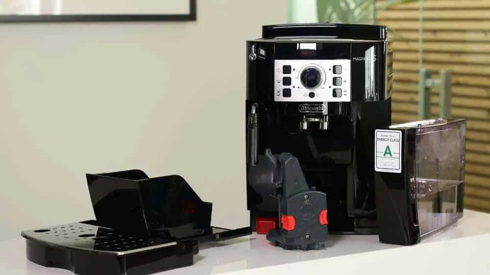 Schale und Brühgruppe des DeLonghi ECAM 22.110