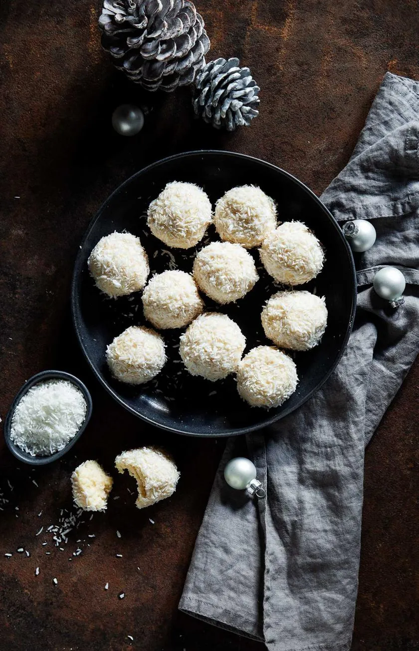 Schneebälle Plätzchen mit Kokos und einem Hauch Amaretto