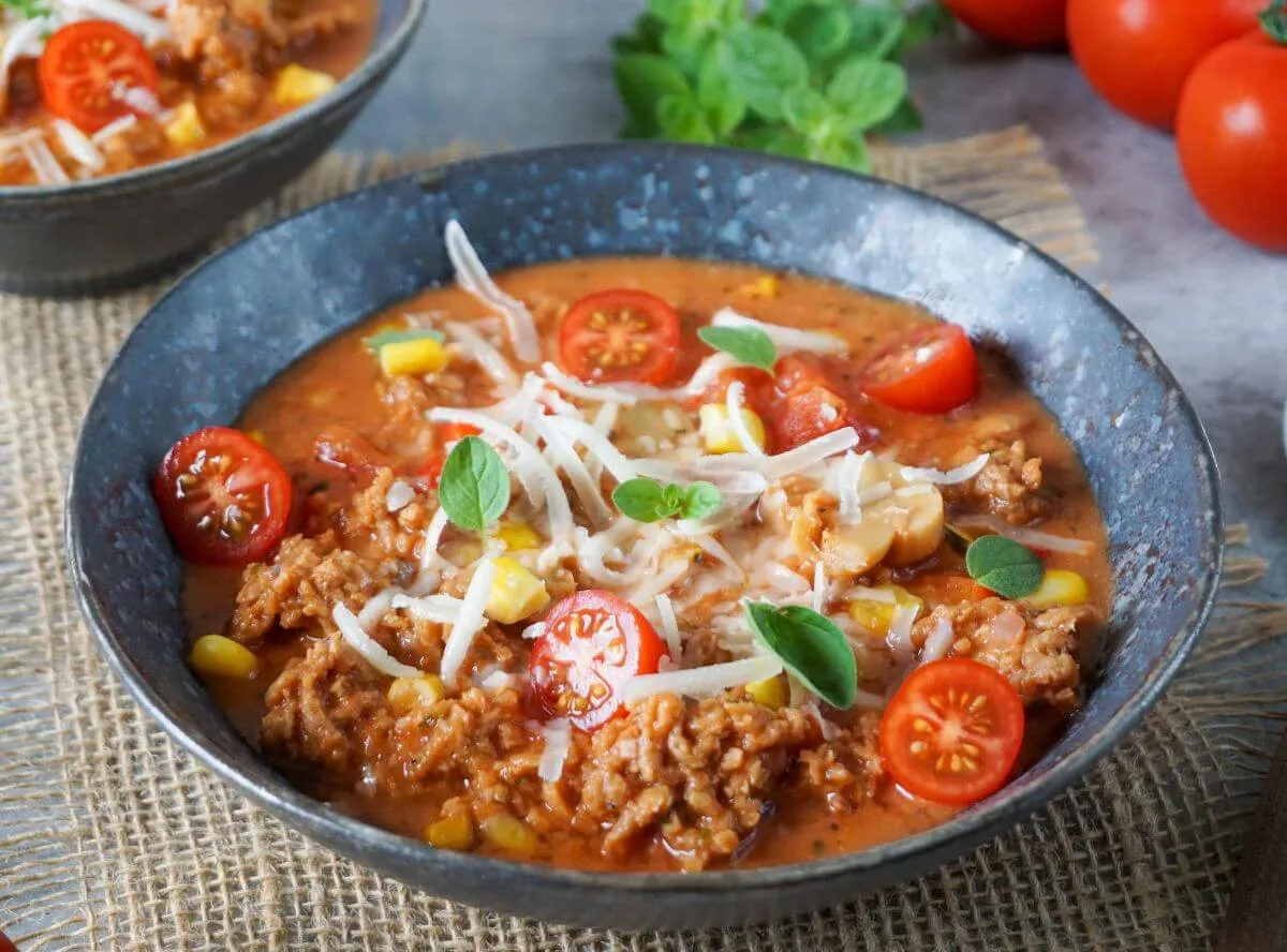 Schnelle Pizzasuppe mit Hackfleisch