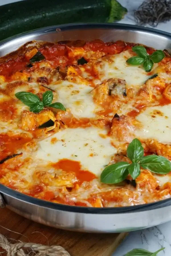 Schneller Tortelloni Auflauf mit Zucchini