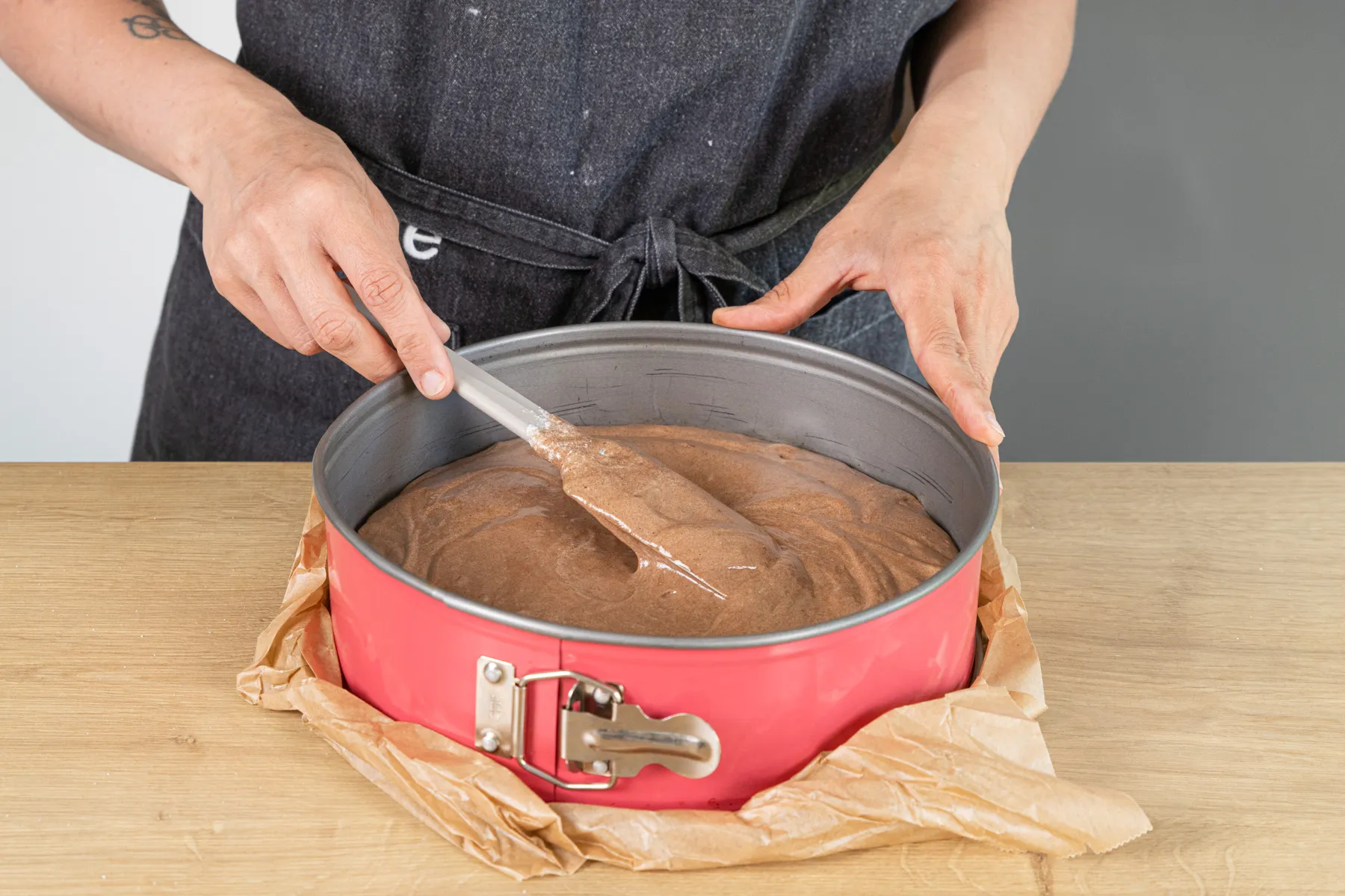 Schokobiskuit in der Springform im Ofen backen