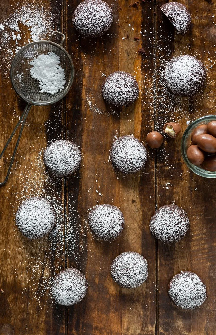 Schokobon-Plätzchen mit doppelt Schokolade und cremiger Füllung