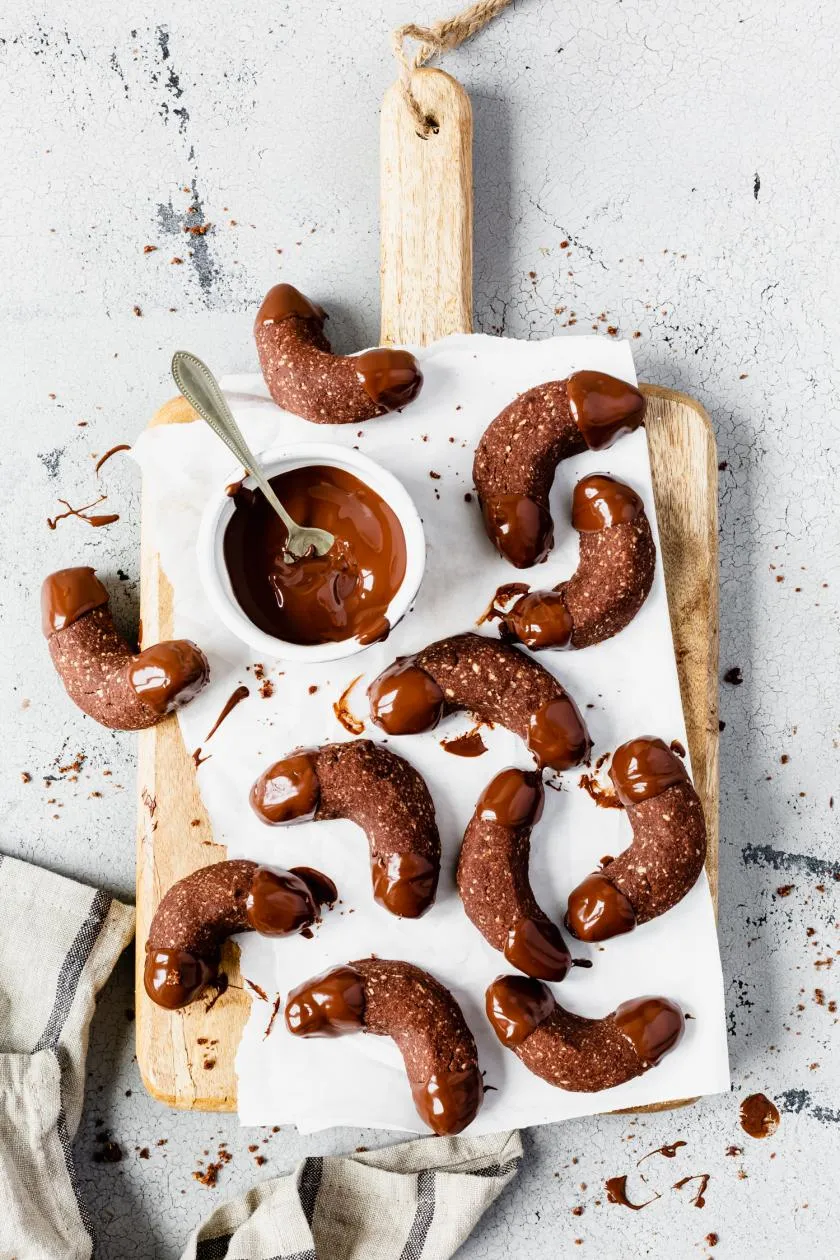 Schokokipferl in klassischer Form mit doppelt Schokolade