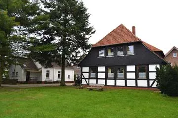 Schönes Ferienhaus in Uetze, Hannover-Region, mit weitläufigem Außengelände