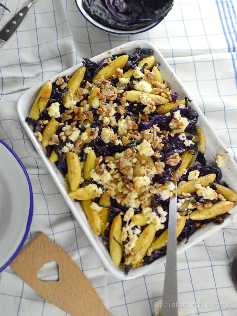 Schupfnudel Auflauf mit Feta und Rotkohl
