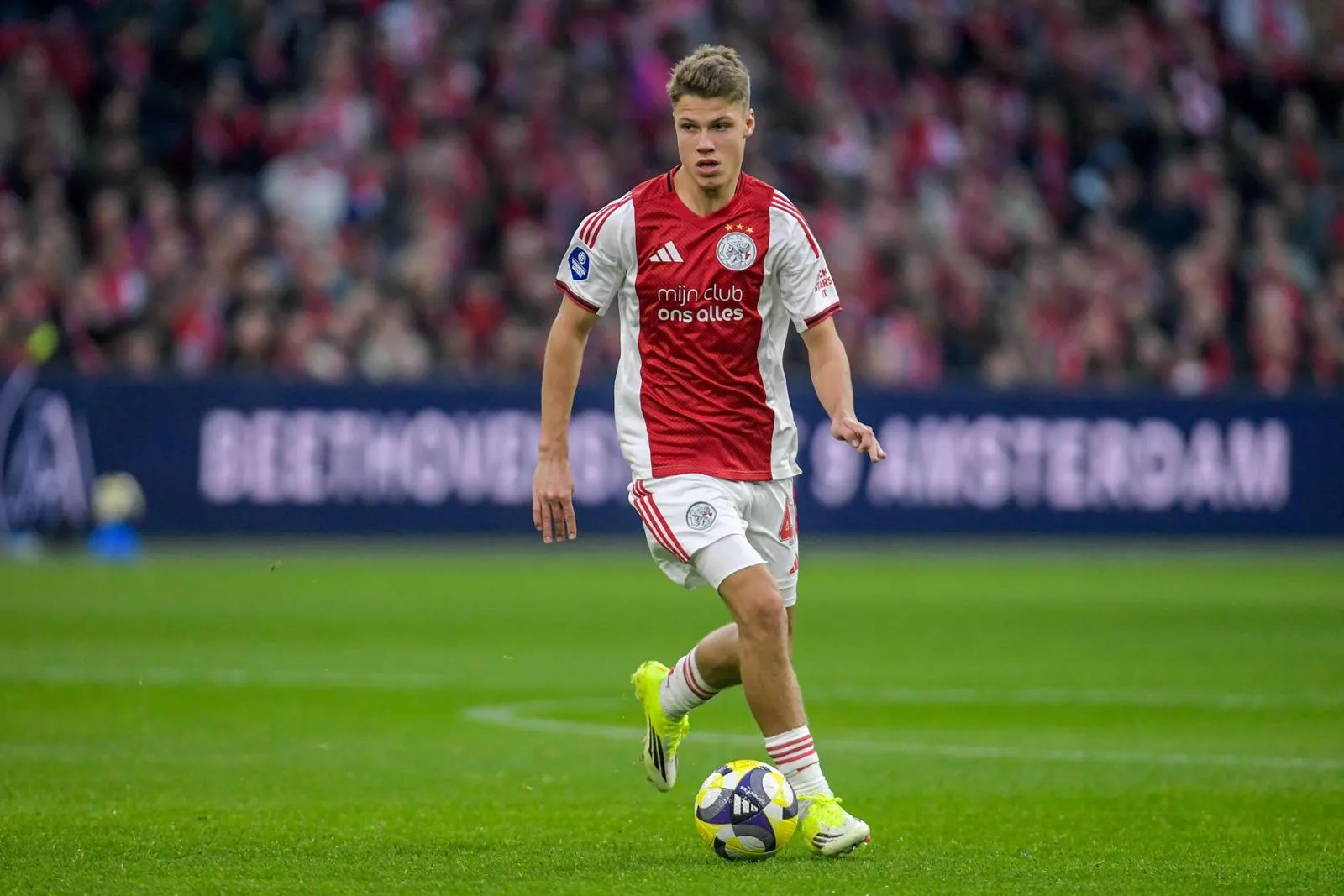 Sean Steur von Ajax Amsterdam im Spiel
