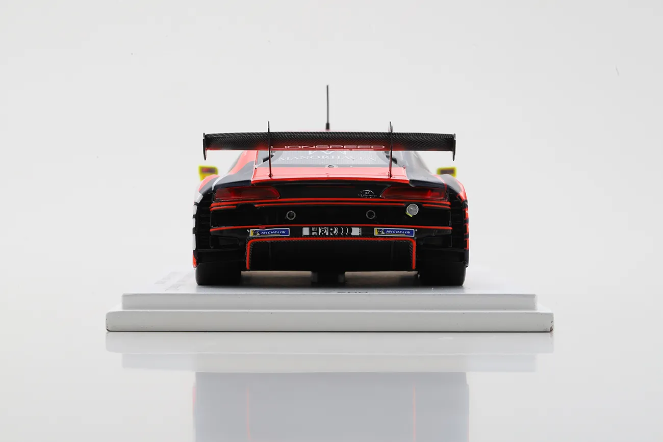 Seitenansicht des detailreichen Audi R8 LMS GT3 Evo II #23 Modellautos