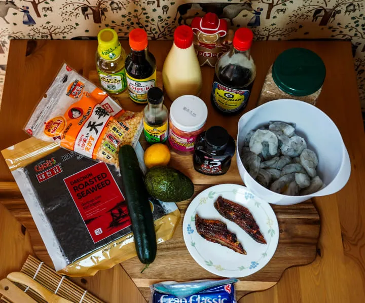 Sergio Perez in seiner Rennkleidung in der Boxengasse