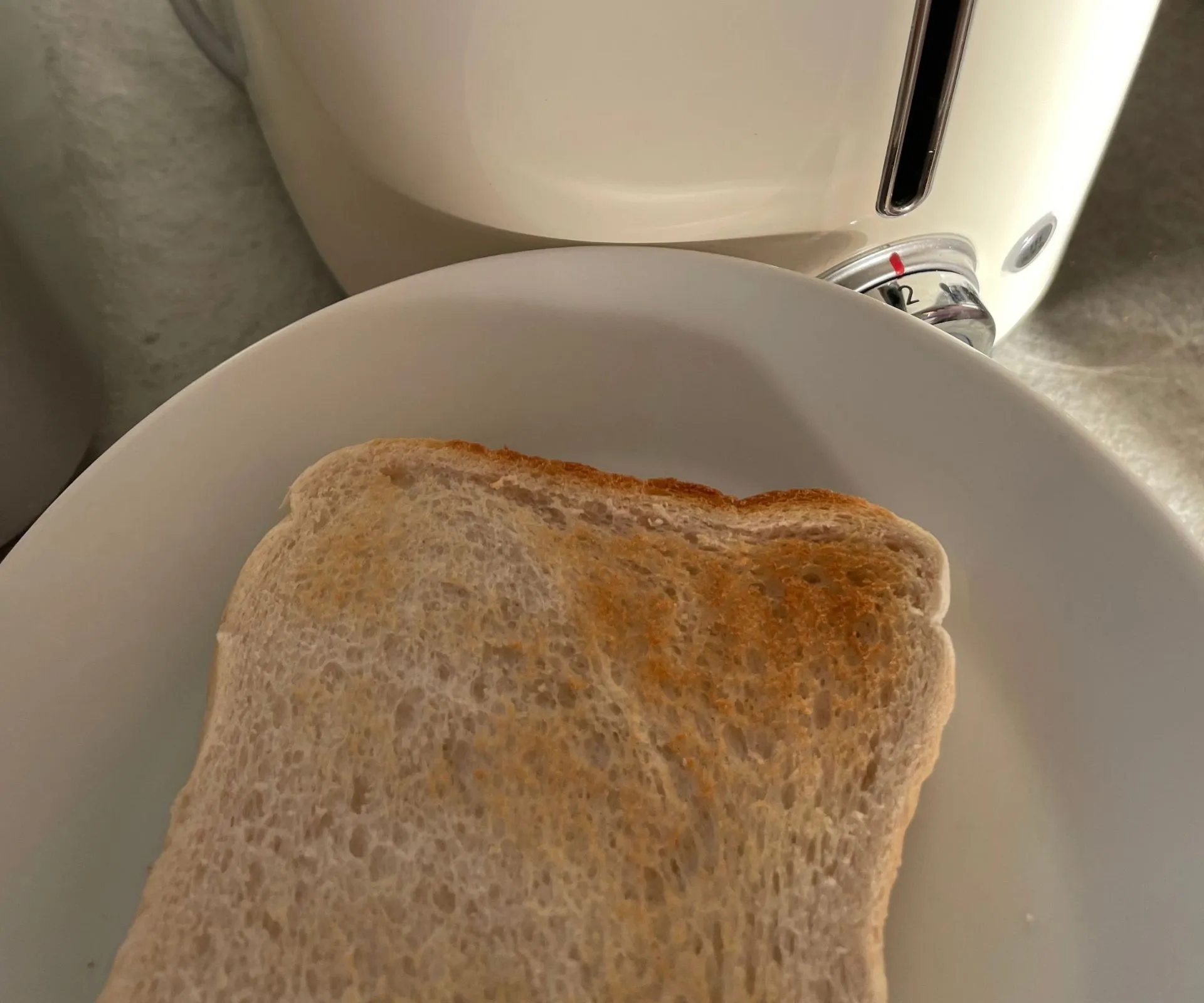 Smeg 4-Scheiben-Toaster mit Weißbrot