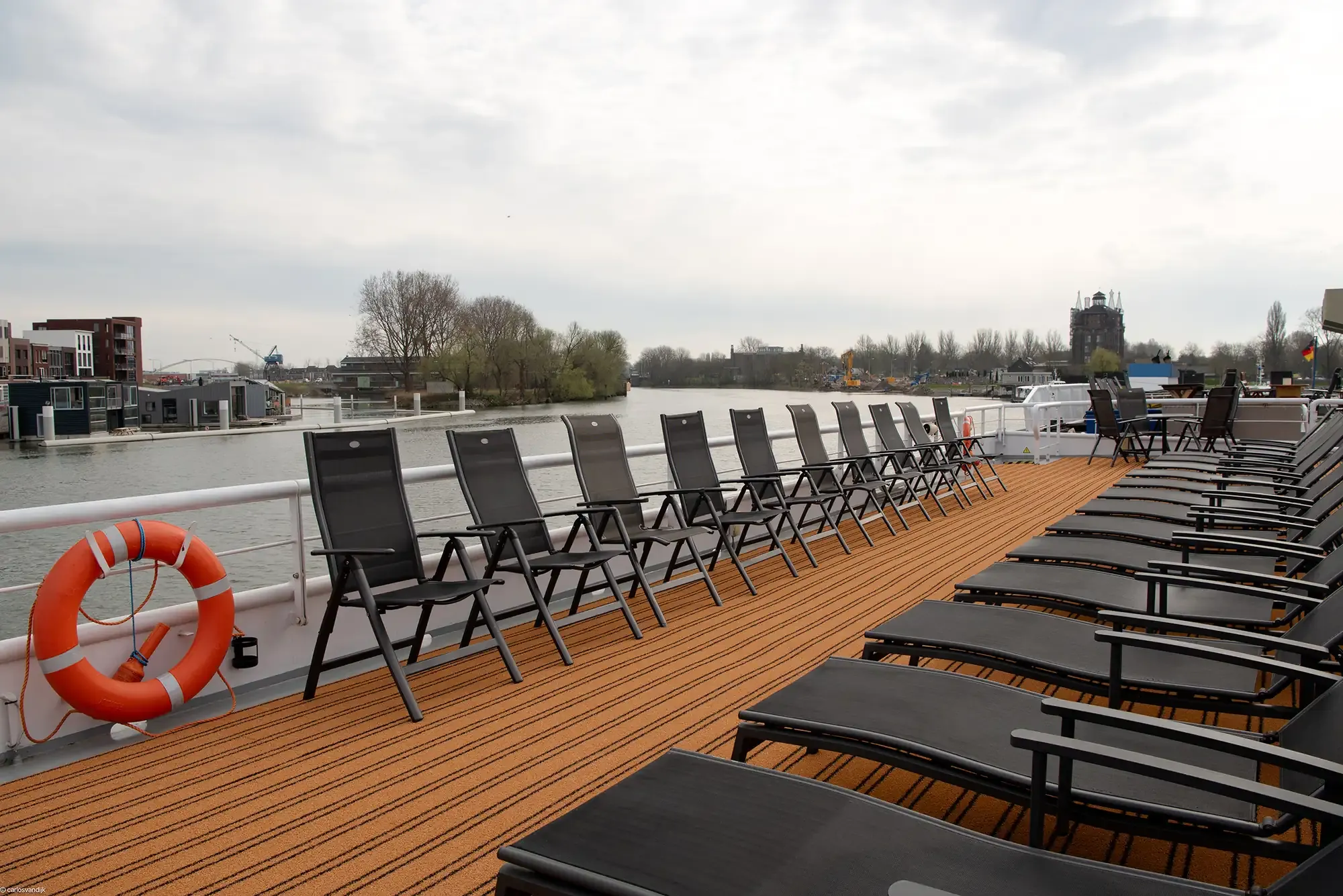 Sonnenliegen an Deck, DCS Amethyst Classic