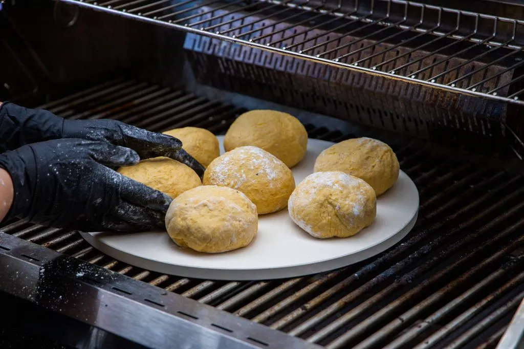 Sonntagsbrötchen, perfekt im Dutch Oven gebacken