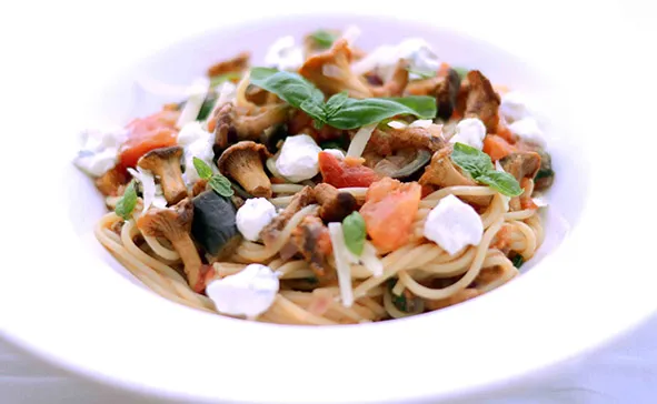 Spaghetti mit frischen Pfifferlingen und Tomaten