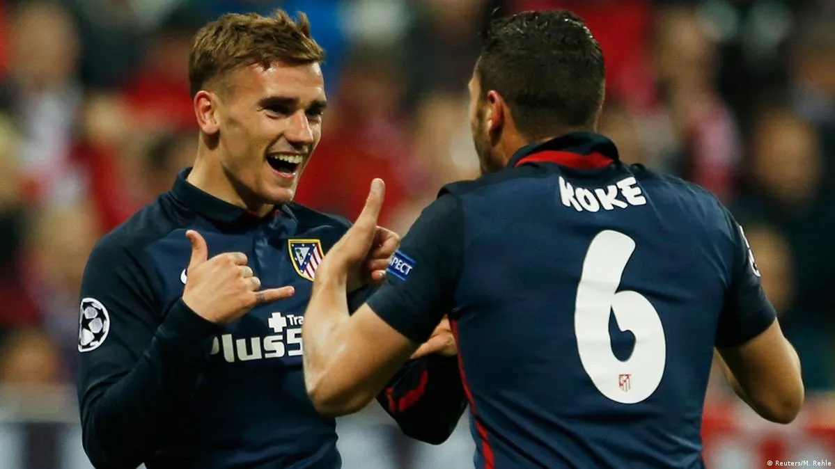 Spannende Fußballatmosphäre in einem deutschen Stadion bei einem Champions League Spiel
