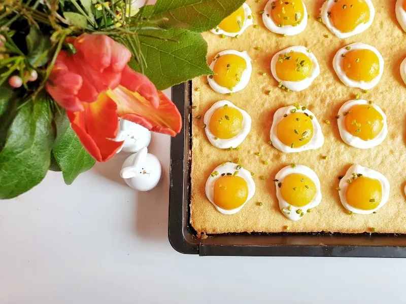 Spiegeleikuchen vom Blech für Ostern