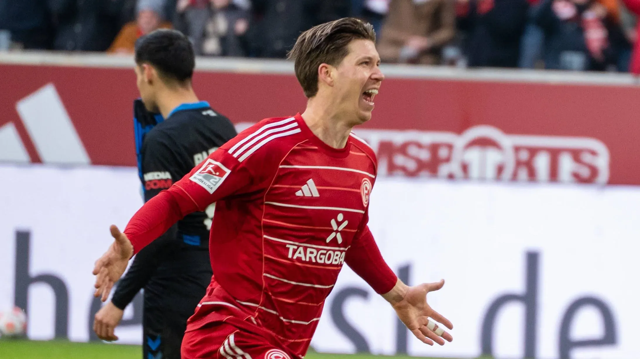 Spieler von Fortuna Düsseldorf in Aktion während eines Heimspiels