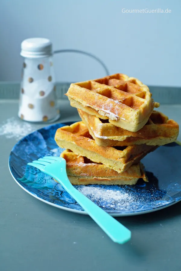 Stapel von perfekt gebackenen Süßen Linsen-Waffeln