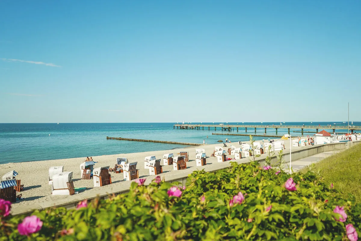 Strandpromenade und Seebrücke in Kühlungsborn