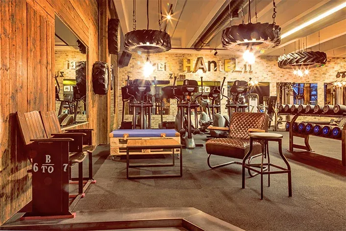 Stylische Sitzecke im KRAFTWERK für intensive Trainingseinheiten