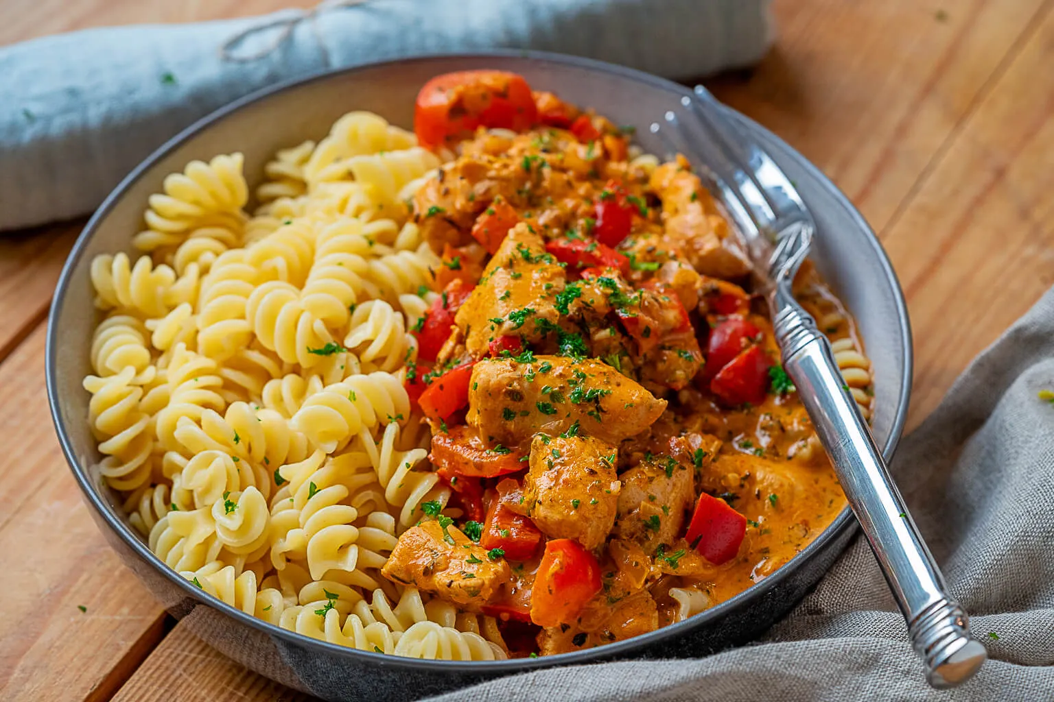 Super lecker und schnell gekocht - Paprika Sahne Hähnchen