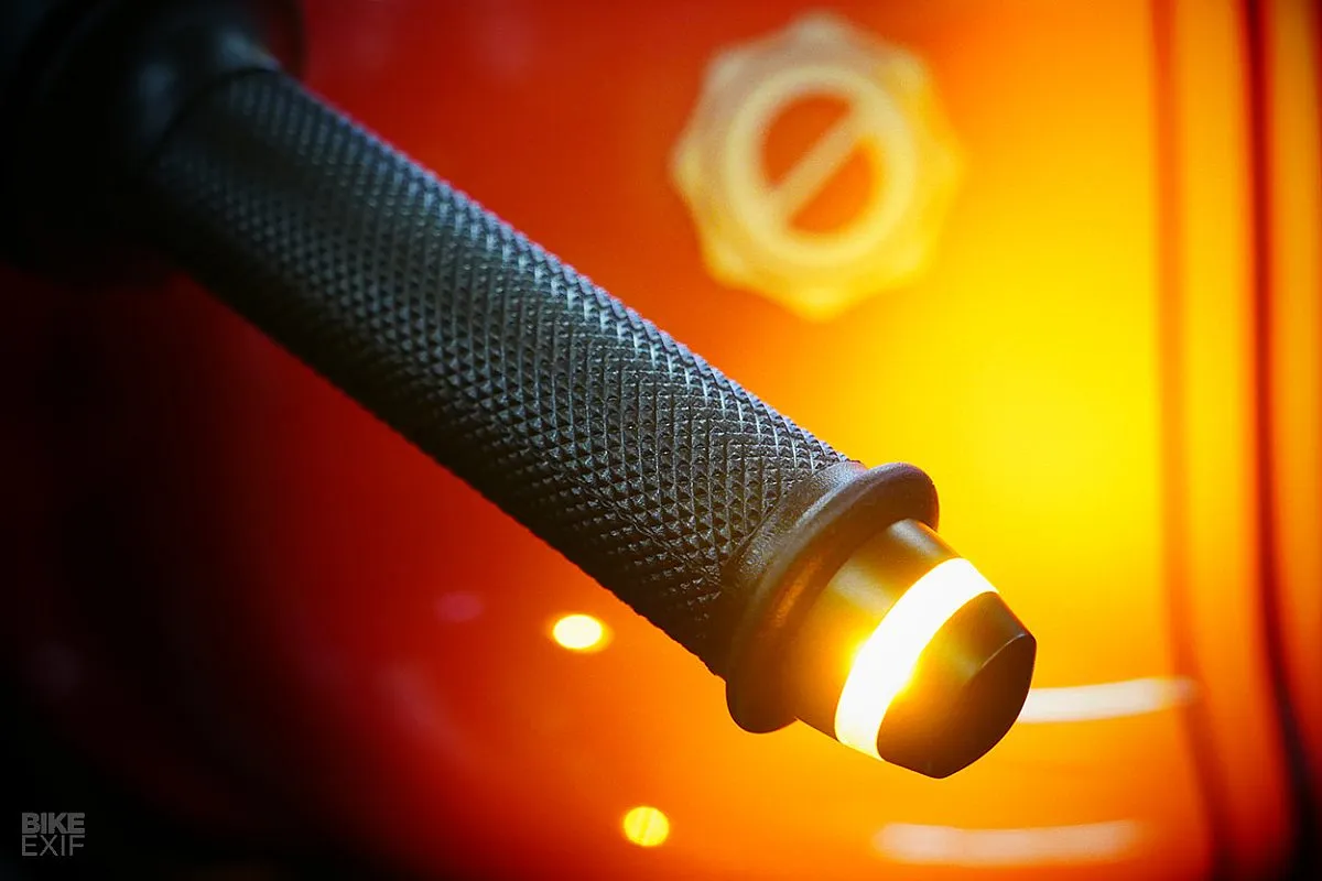 Tacho und Lenker der Kaffeemaschine Moto Guzzi KM22