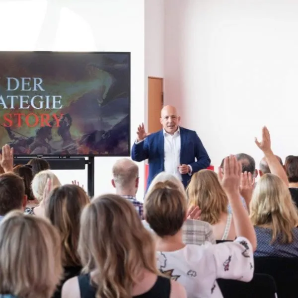 Teilnehmer in einem interaktiven Storytelling Workshop mit Veit Etzold