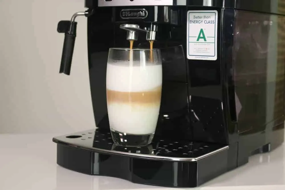 Test: Der beste günstige Kaffeevollautomat – delonghi ecam 22110 latte