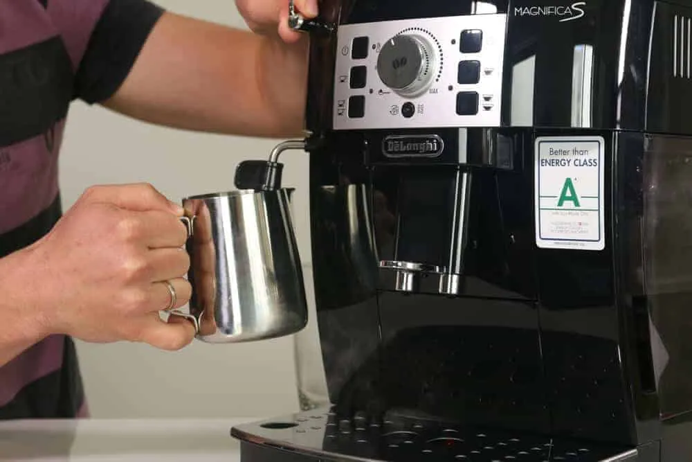 Test: Der beste günstige Kaffeevollautomat – delonghi ecam 22110 milchschaum