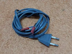 Testen eines Mahlwerksmotors mit einem Multimeter und Netzspannung