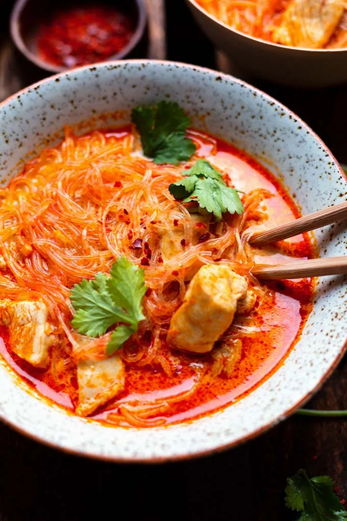 Thai Suppe mit Hähnchen und Kokosmilch