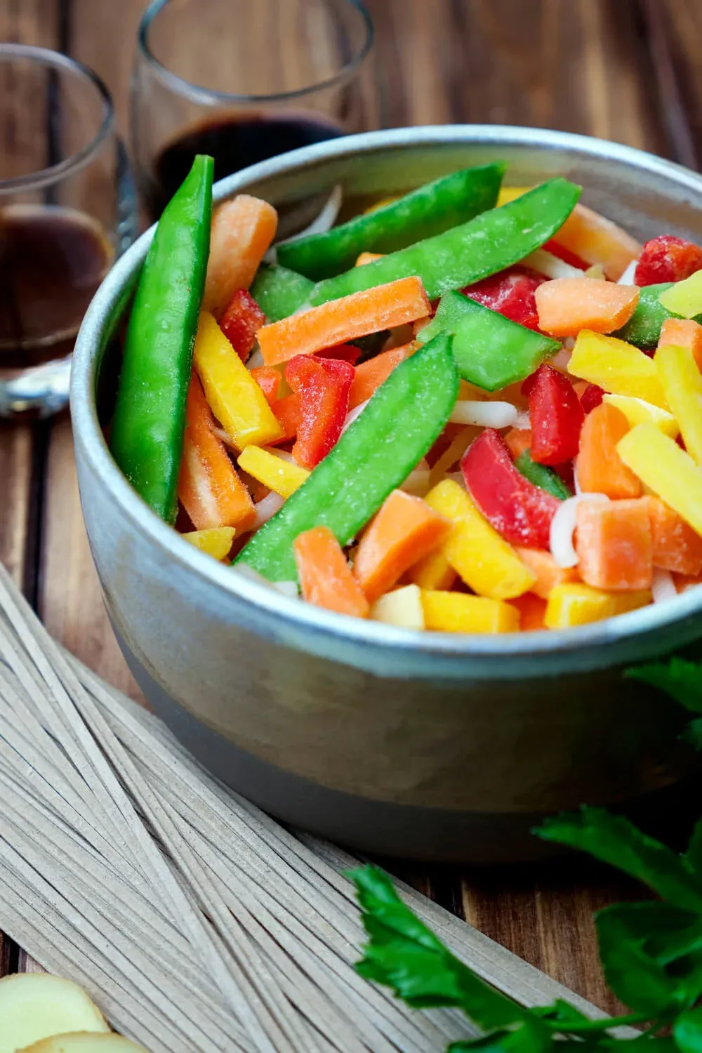 TK-Asia-Gemüse mit Zuckerschoten, Paprika und Möhren