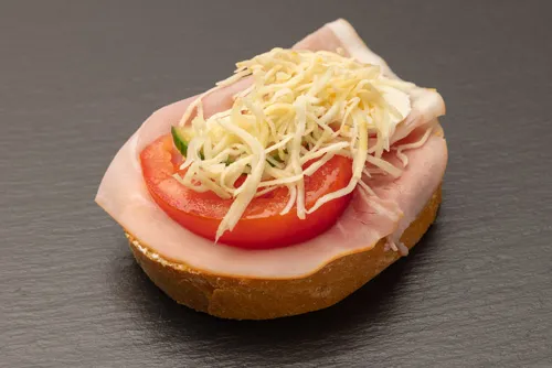Traditionelles Beinschinken Sandwich mit frischem Kren