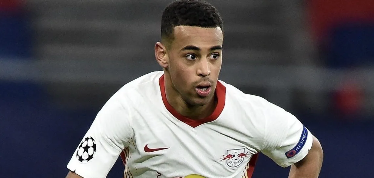 Tyler Adams im Trikot von RB Leipzig während eines Spiels