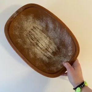 Unterer Teil eines Römertopfs, leicht geölt und bemehlt