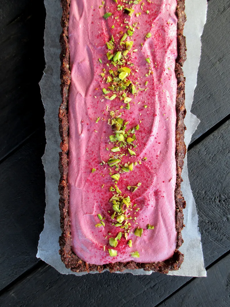 Vegane und glutenfreie Himbeer-Schoko-Torte
