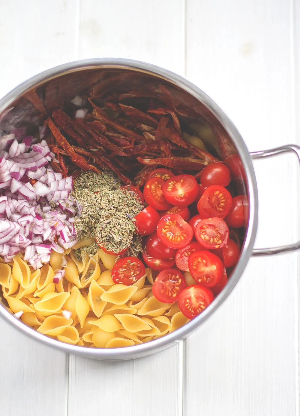 Vegetarische One Pot Pasta mit Feta und Tomaten