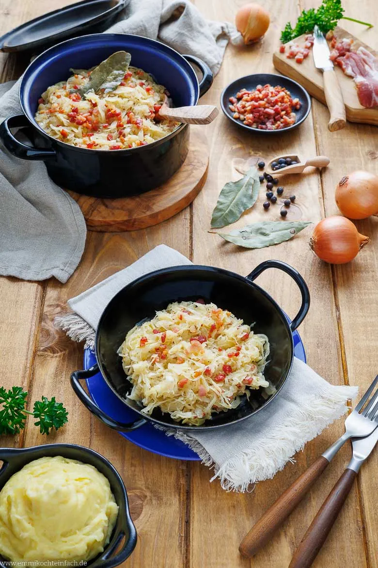 Verfeinertes Kraut mit Speck