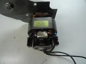 Verkabelung des Mahlwerksmotors in einer Kaffeemaschine