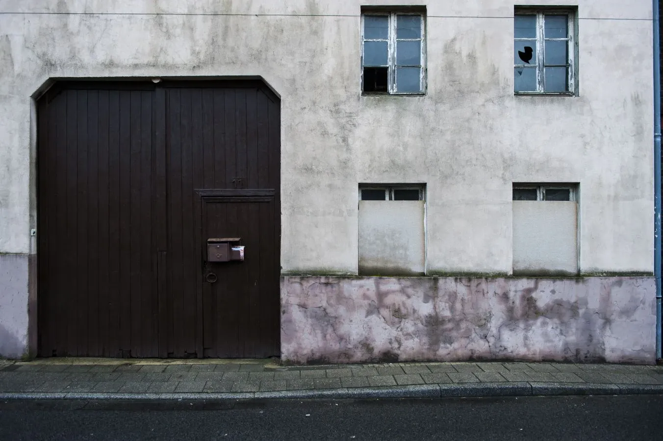 Verlassene Ecken des Dorfes Keyenberg, die den Verfall zeigen
