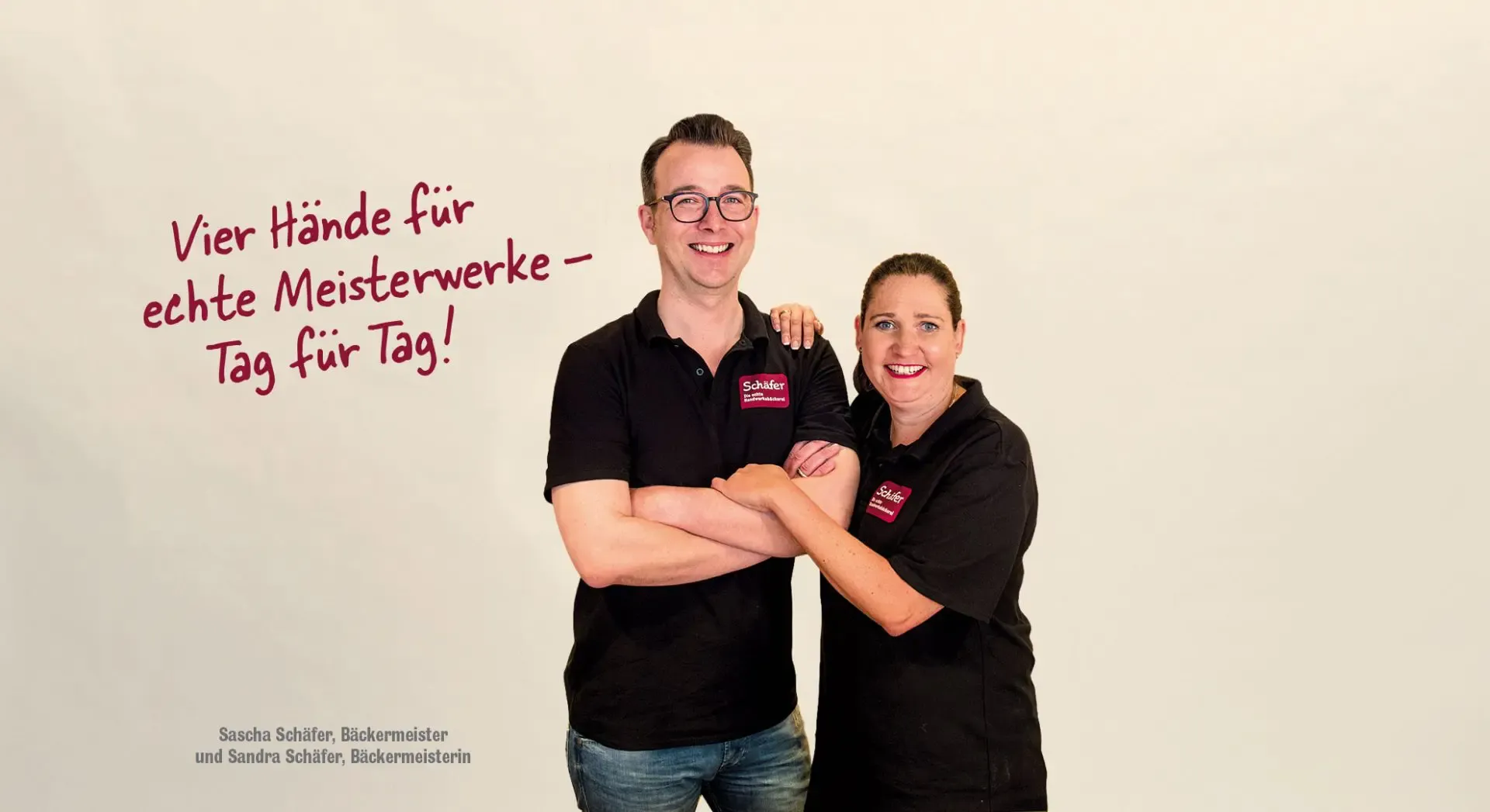 Verschiedene Backwaren, darunter süße Teilchen und Brot