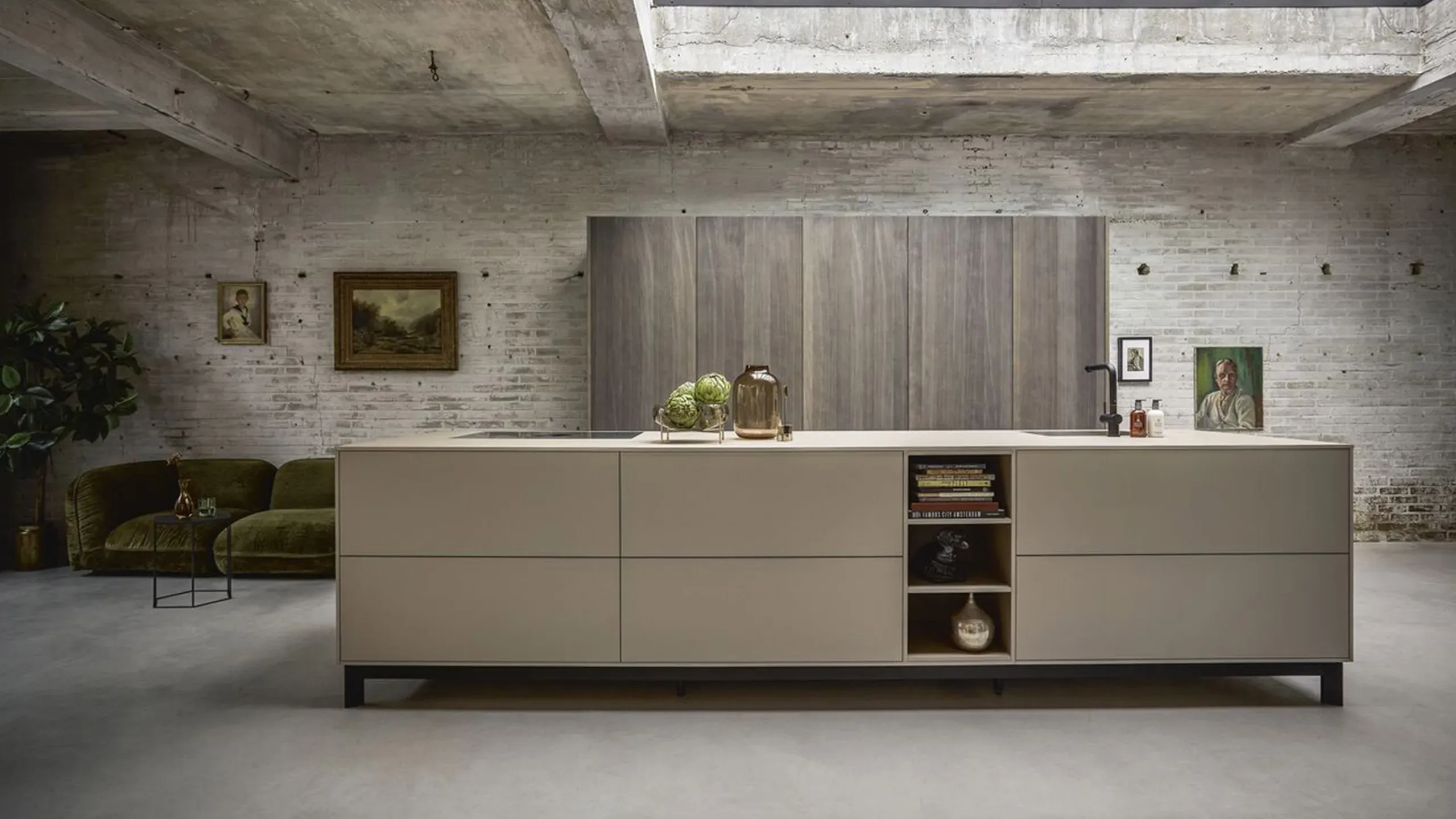 Versteckte Küche von next125 in Creme